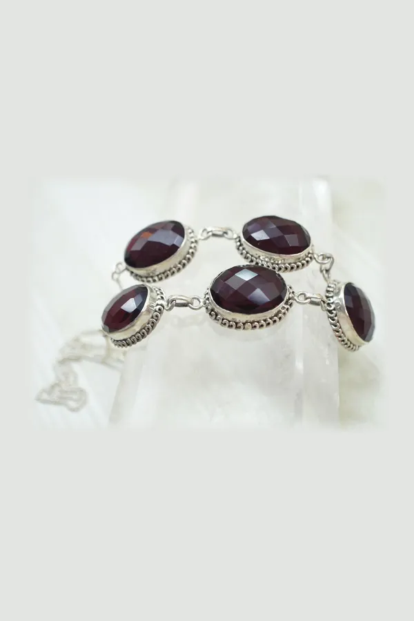 Gümüş Garnet Oval Kolye