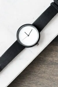 Siyah Deri Kordonlu Minimal Saat