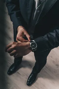 Siyah Kadranlı Çelik Klasik Saat